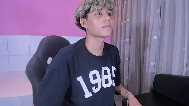 NathanBell online show from October 30, 2025, 5:17 am