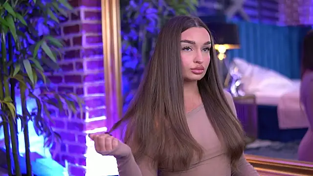 MillaSerene online show from November 16, 2025, 7:02 am