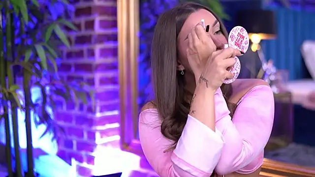 MillaSerene online show from November 20, 2025, 7:09 am