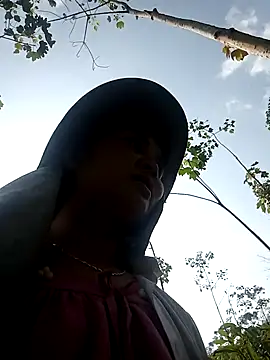 Snapshot of Heulwen-22 chatting on October 19, 2025, 2:14 am Heulwen-22 online show from October 19, 2025, 2:14 am