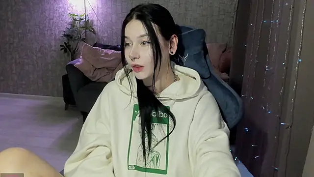AlinaGreeeen online show from September 10, 2025, 8:57 am