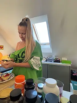 blondi2077 online show from October 26, 2025, 10:04 am