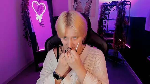 Snapshot of CinBellamy chatting on September 25, 2025, 5:02 am CinBellamy online show from September 25, 2025, 5:02 am