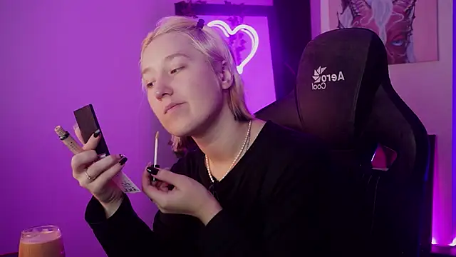 Snapshot of CinBellamy chatting on September 18, 2025, 6:05 am CinBellamy online show from September 18, 2025, 6:05 am