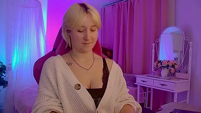 Snapshot of CinBellamy chatting on October 22, 2025, 3:06 am CinBellamy online show from October 22, 2025, 3:06 am