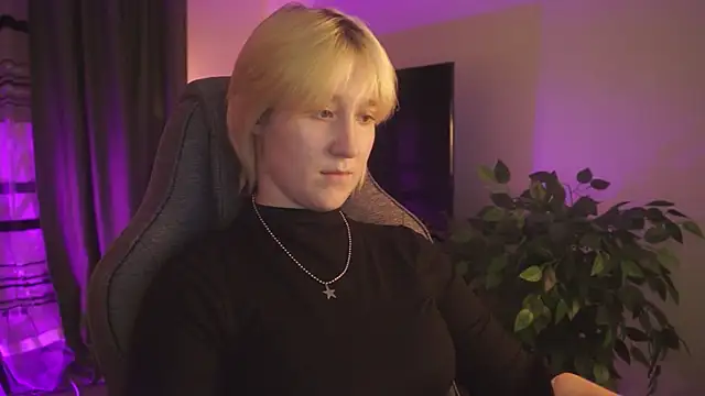 Snapshot of CinBellamy chatting on October 26, 2025, 2:45 am CinBellamy online show from October 26, 2025, 2:45 am