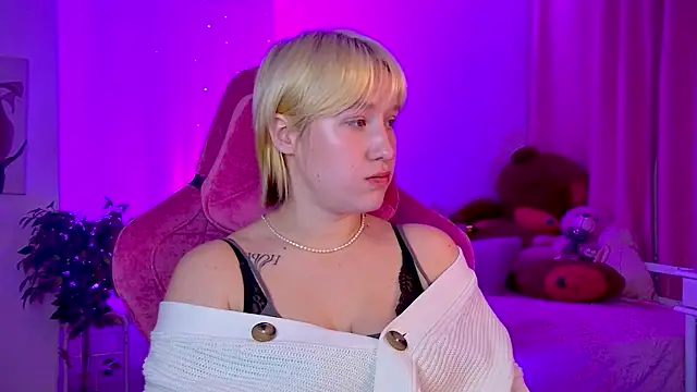 Snapshot of CinBellamy chatting on September 29, 2025, 3:02 am CinBellamy online show from September 29, 2025, 3:02 am