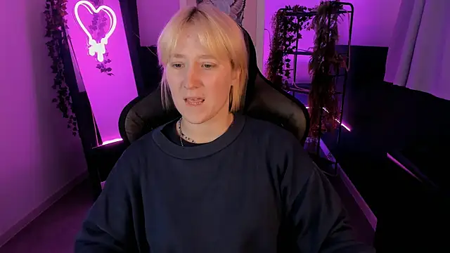 Snapshot of CinBellamy chatting on September 30, 2025, 6:08 am CinBellamy online show from September 30, 2025, 6:08 am