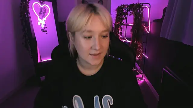 Snapshot of CinBellamy chatting on October 10, 2025, 5:41 am CinBellamy online show from October 10, 2025, 5:41 am