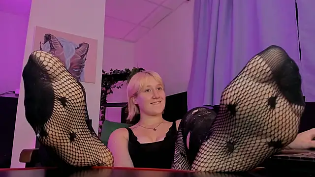 Snapshot of CinBellamy chatting on September 24, 2025, 5:58 am CinBellamy online show from September 24, 2025, 5:58 am