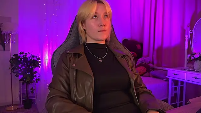 Snapshot of CinBellamy chatting on October 29, 2025, 5:50 am CinBellamy online show from October 29, 2025, 5:50 am