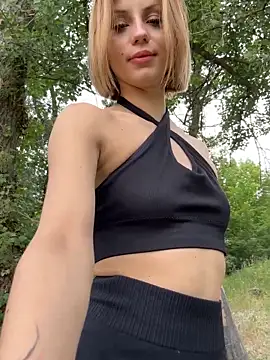FavoriteKira online show from June 11, 2026, 3:09 pm