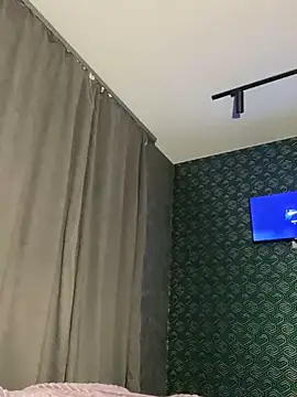 FavoriteKira online show from October 8, 2025, 5:13 pm