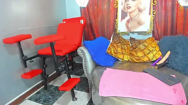 naughty milf esmeralda online show from December 19, 2025, 7:49 pm