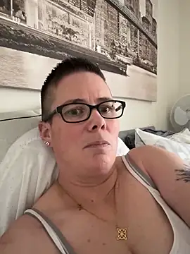 voluptuous-minx online show from December 17, 2025, 9:58 am