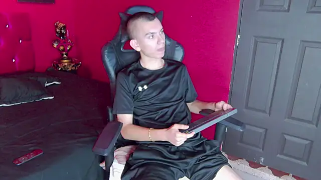 RowanCley online show from October 1, 2025, 12:09 pm