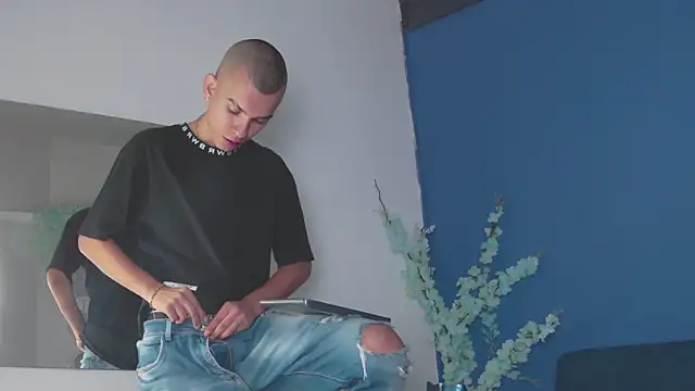 RowanCley online show from October 3, 2025, 12:50 pm