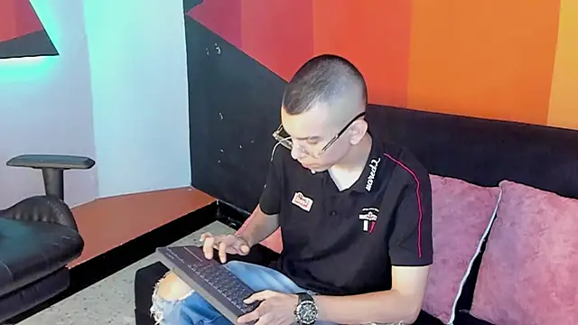 RowanCley online show from October 21, 2025, 1:10 pm