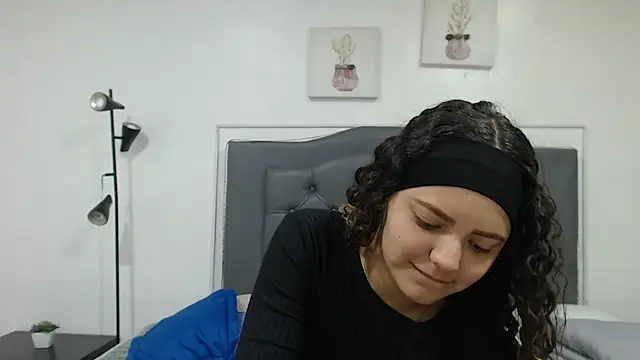 Snapshot of Giia_Monroe chatting on October 20, 2025, 2:28 pm Giia Monroe online show from October 20, 2025, 2:28 pm