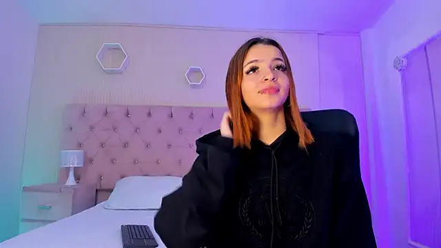 Snapshot of MadisonSky_ chatting on October 18, 2025, 12:40 pm MadisonSky  online show from October 18, 2025, 12:40 pm