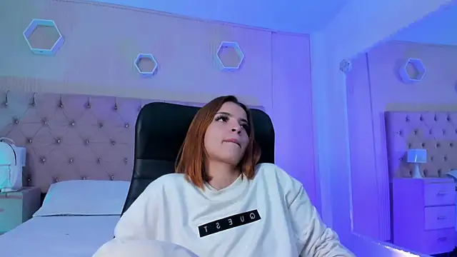 Snapshot of MadisonSky_ chatting on September 21, 2025, 12:43 pm MadisonSky  online show from September 21, 2025, 12:43 pm