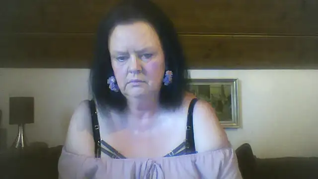 TiffanyMature online show from September 18, 2025, 2:20 pm