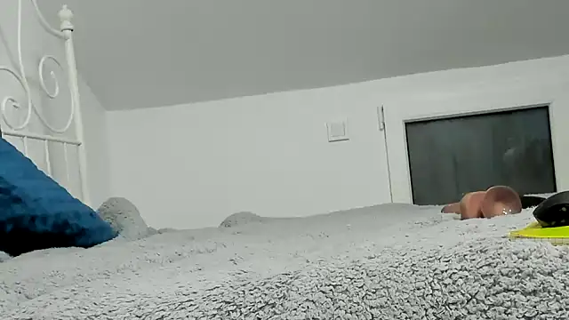 alesquirt33 online show from April 7, 2026, 6:04 am