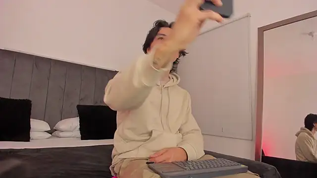 Snapshot of AlexanderHall chatting on September 20, 2025, 12:26 am AlexanderHall online show from September 20, 2025, 12:26 am