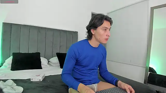 Snapshot of AlexanderHall chatting on September 21, 2025, 7:41 pm AlexanderHall online show from September 21, 2025, 7:41 pm