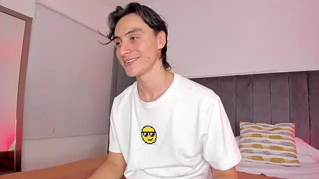 Snapshot of AlexanderHall chatting on October 4, 2025, 8:54 pm AlexanderHall online show from October 4, 2025, 8:54 pm