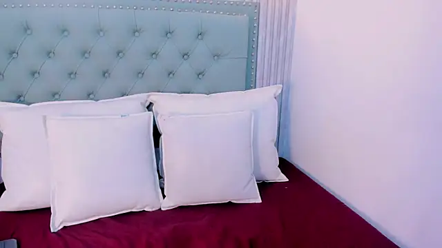 Snapshot of ValeriaJulio_ chatting on October 7, 2025, 5:58 pm ValeriaJulio online show from October 7, 2025, 5:58 pm