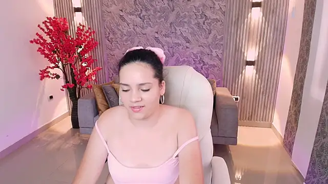 Snapshot of karlie_small chatting on September 17, 2025, 7:38 pm karlie small online show from September 17, 2025, 7:38 pm