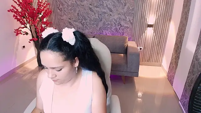 Snapshot of karlie_small chatting on September 18, 2025, 7:50 pm karlie small online show from September 18, 2025, 7:50 pm