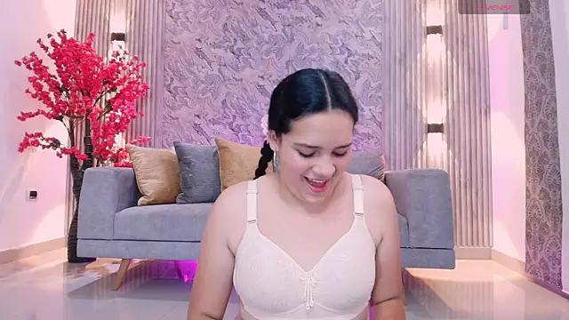 Snapshot of karlie_small chatting on September 12, 2025, 7:46 pm karlie small online show from September 12, 2025, 7:46 pm