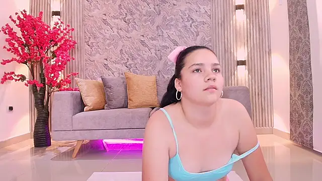 Snapshot of karlie_small chatting on September 10, 2025, 7:35 pm karlie small online show from September 10, 2025, 7:35 pm