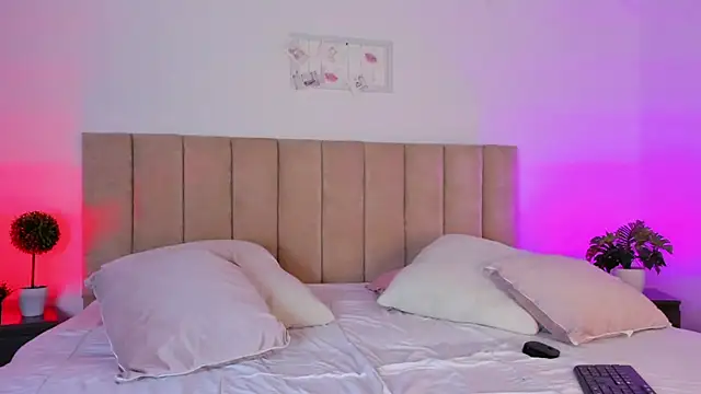 BianncaRibeiro online show from October 7, 2025, 1:56 pm