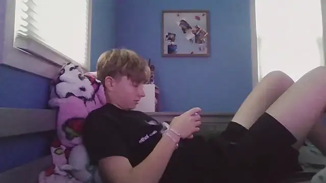 Liam axel35 online show from October 6, 2025, 7:47 pm