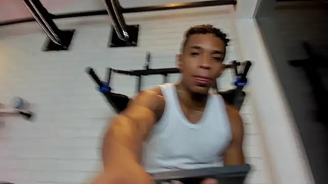 Snapshot of ItaloMoore chatting on October 10, 2025, 12:17 pm ItaloMoore online show from October 10, 2025, 12:17 pm