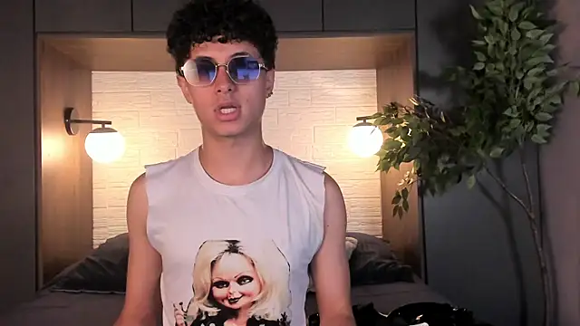 Snapshot of NoahDupont chatting on September 19, 2025, 7:51 pm NoahDupont online show from September 19, 2025, 7:51 pm