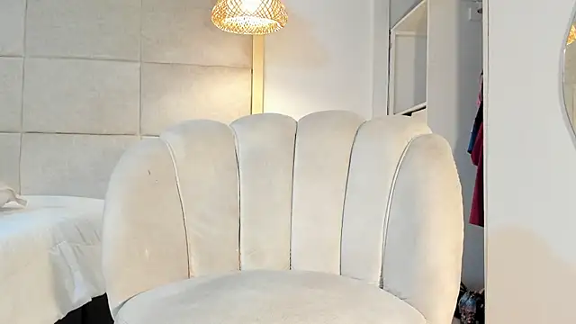 Snapshot of VioletHilton chatting on September 30, 2025, 7:20 pm VioletHilton online show from September 30, 2025, 7:20 pm