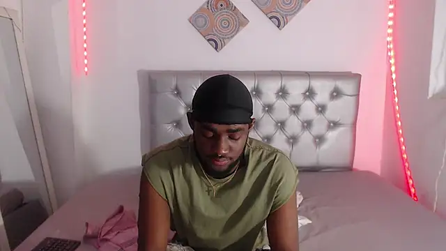 eebony stallion online show from December 17, 2025, 7:52 pm