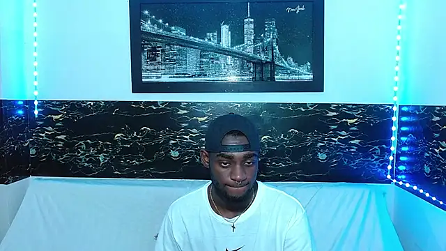 Snapshot of eebony_stallion chatting on September 28, 2025, 3:35 am eebony stallion online show from September 28, 2025, 3:35 am