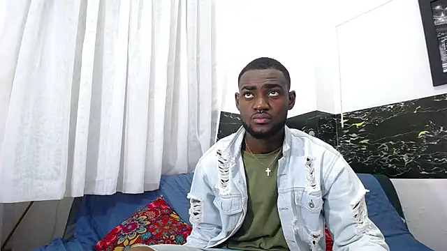 Snapshot of eebony_stallion chatting on October 31, 2025, 2:52 am eebony stallion online show from October 31, 2025, 2:52 am