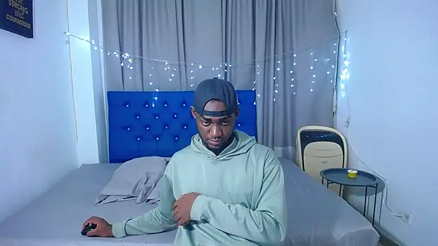 Snapshot of eebony_stallion chatting on September 30, 2025, 3:23 am eebony stallion online show from September 30, 2025, 3:23 am