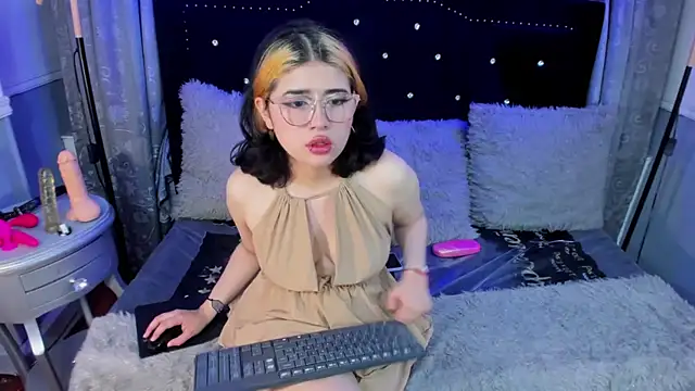 dafnelee online show from September 10, 2025, 10:36 am