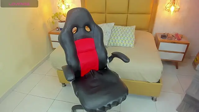 Snapshot of MELISSAROUGE chatting on October 7, 2025, 7:48 pm MELISSAROUGE online show from October 7, 2025, 7:48 pm