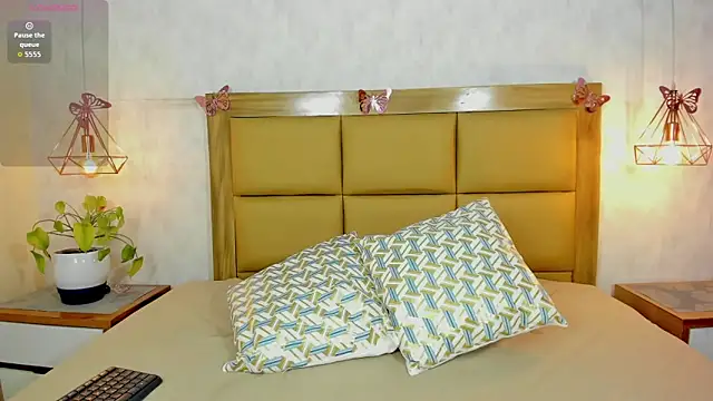 Snapshot of MELISSAROUGE chatting on September 11, 2025, 7:47 pm MELISSAROUGE online show from September 11, 2025, 7:47 pm