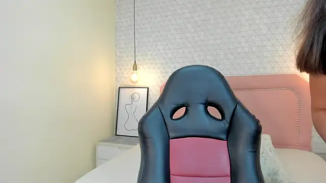 MELISSAROUGE online show from February 25, 2026, 1:00 pm