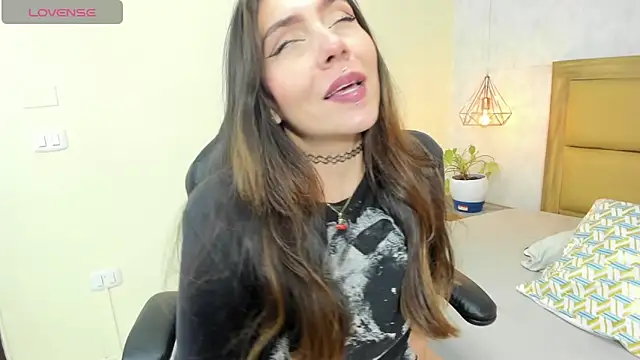 Snapshot of MELISSAROUGE chatting on September 17, 2025, 7:38 pm MELISSAROUGE online show from September 17, 2025, 7:38 pm