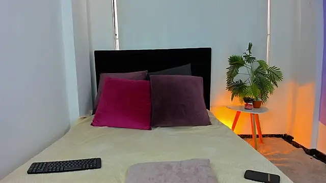 LunaVelvet777 online show from September 26, 2025, 2:24 pm